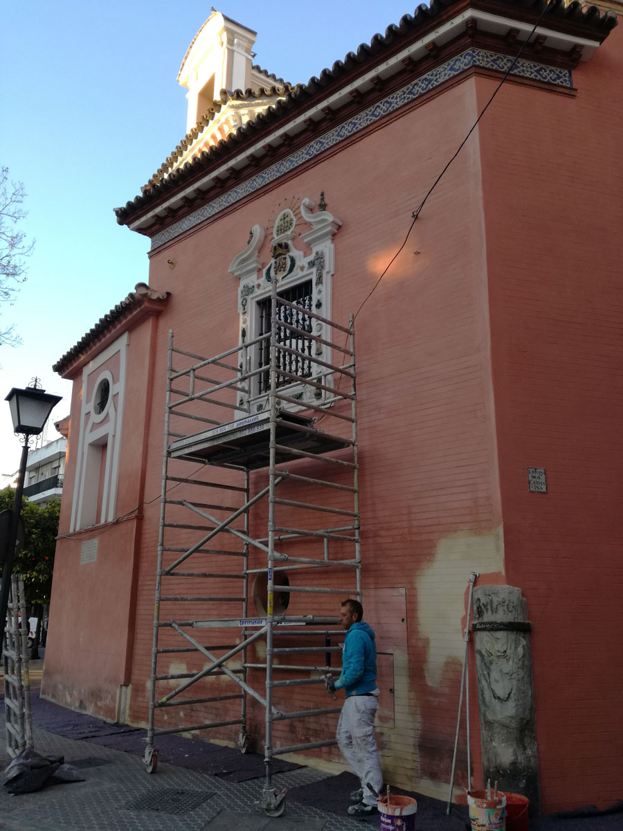 Suavemente Misterio filtrar Trabajos de pintura interior y exterior en la iglesia sevillana de Santa  Catalina - Pinturas Losan