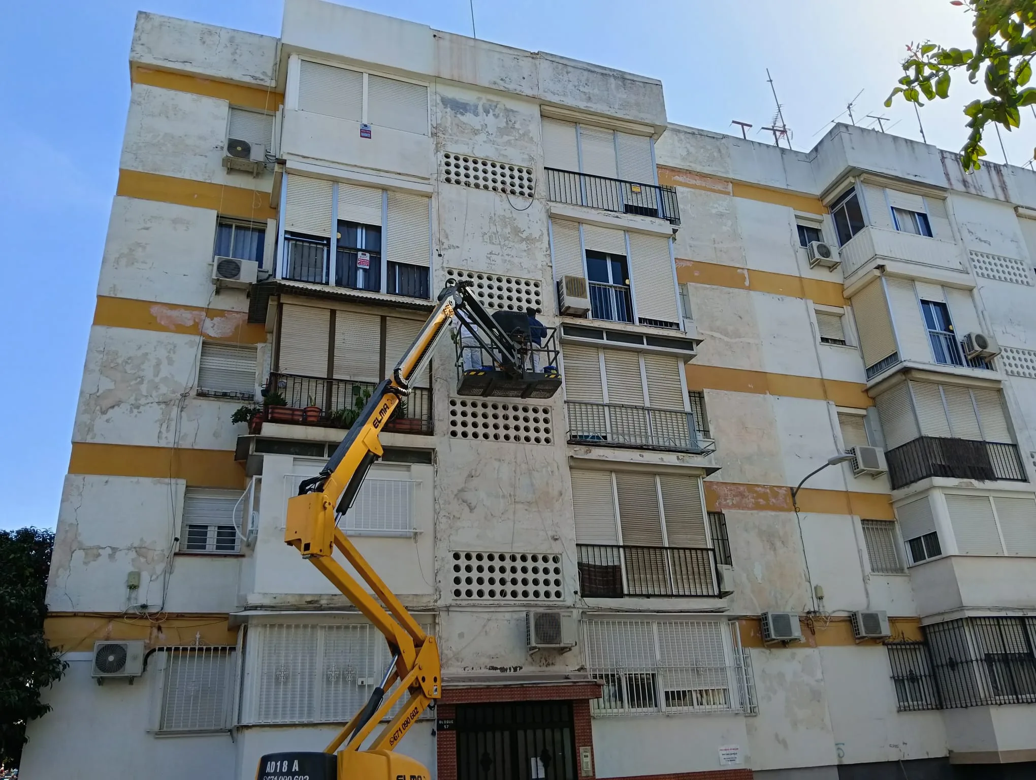 rehabilitación fachada comunidad propietarios Sevilla