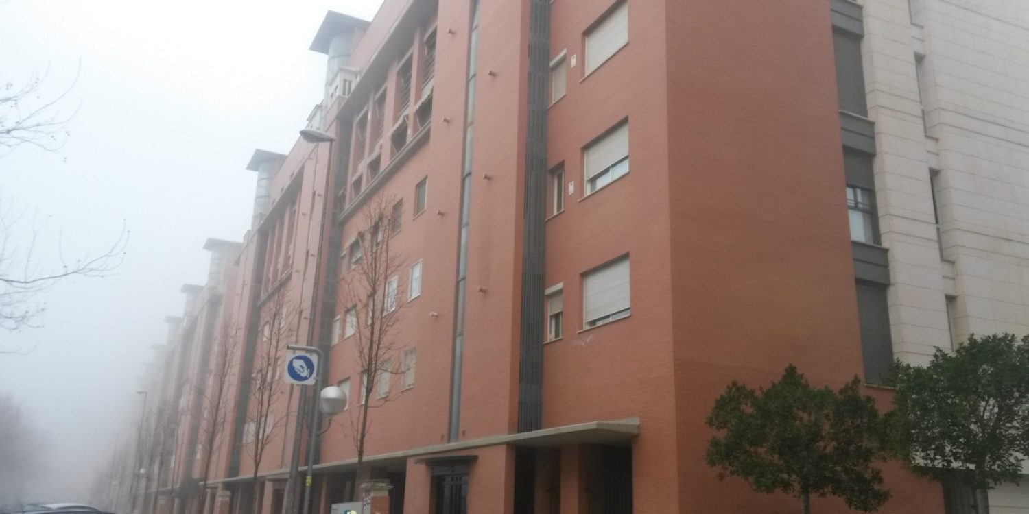 Adjudicados los trabajos de pintura en 6 edificios en Comunidad de Propietarios Puerta Barquera de Sevilla. Cerramientos esmaltados en antioxidante forja, Impermeabilizacion de Cubiertas, pintura integral de 70 plazas de parking y decoración estuco en portales.